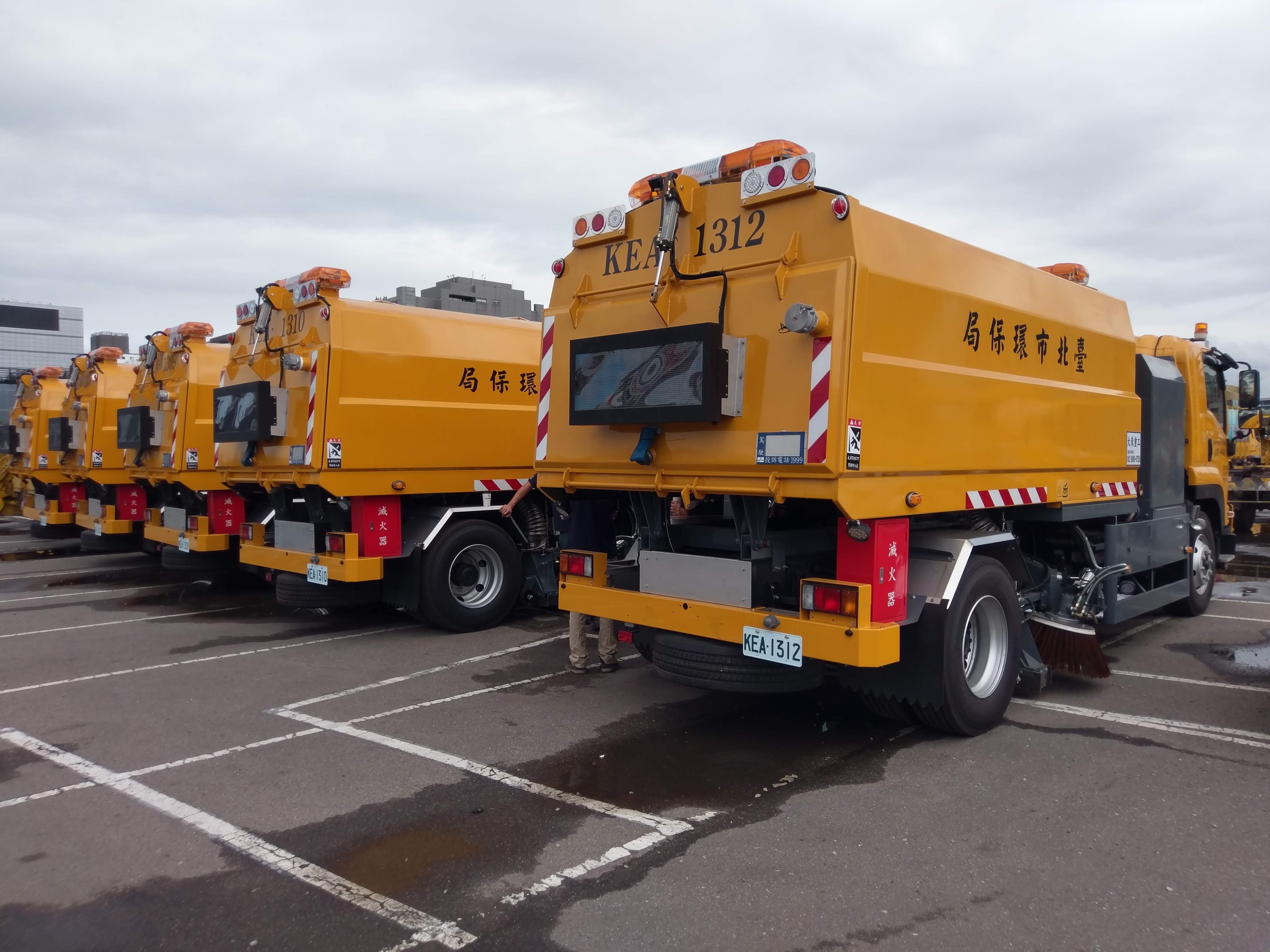 大型掃街車(掃路車)SV800 - 大來重工
